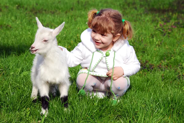 소녀와 애완 동물 아이 — 스톡 사진