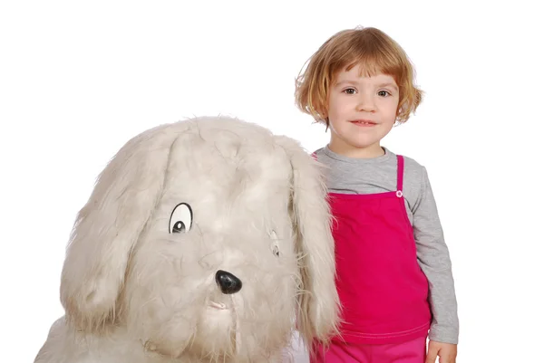 Маленька дівчинка з великою іграшкою цуценяти — стокове фото