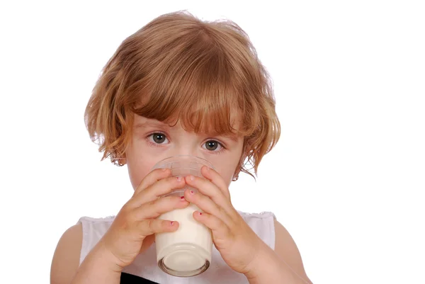Niña bebiendo leche — Foto de Stock