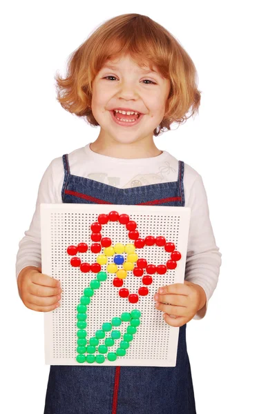 Mutlu küçük kız mozaik oyuncak ile çiçek olun — Stok fotoğraf