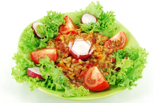 Gulasz z zieloną sałatą i pomidorami — Zdjęcie stockowe