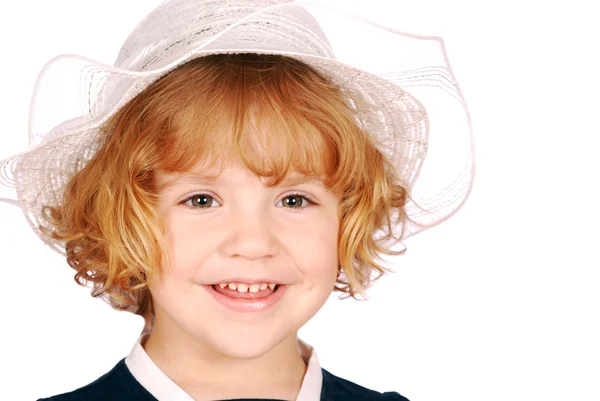 Beyaz şapka portre ile küçük kız — Stok fotoğraf