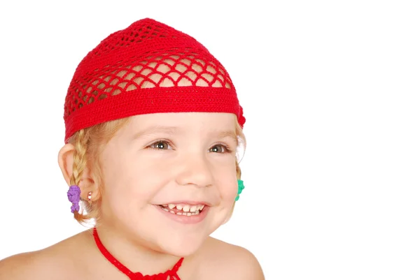 Маленькая девочка в красной вязаной шляпе — стоковое фото