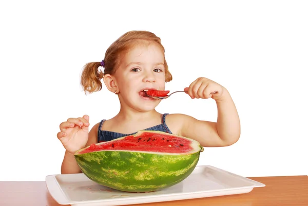 Bellezza bambina mangiare anguria — Foto Stock