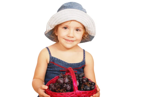 Bellezza bambina tenendo cesto con uva — Foto Stock
