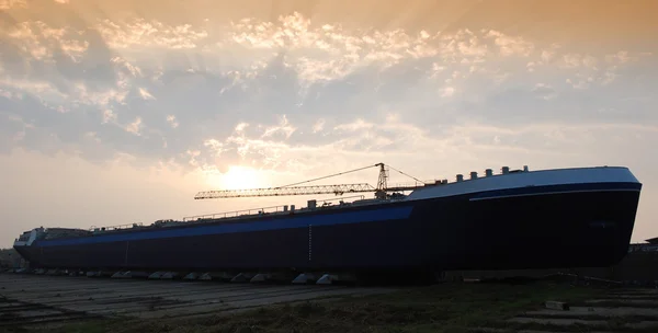 Alba sul cantiere navale — Foto Stock