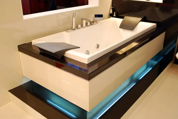 Нова сучасна ванна кімната — стокове фото