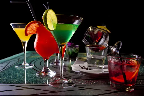 Färgglada drinkar — Stockfoto