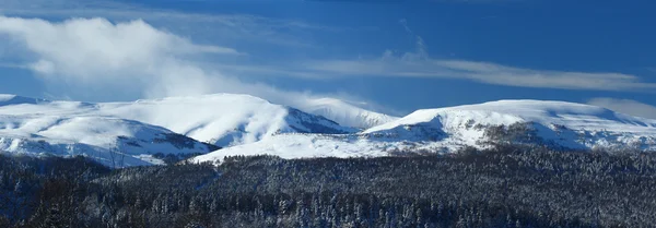Montagne in un giorno d'inverno di sole. Caucaso occidentale. Panorama — Foto Stock