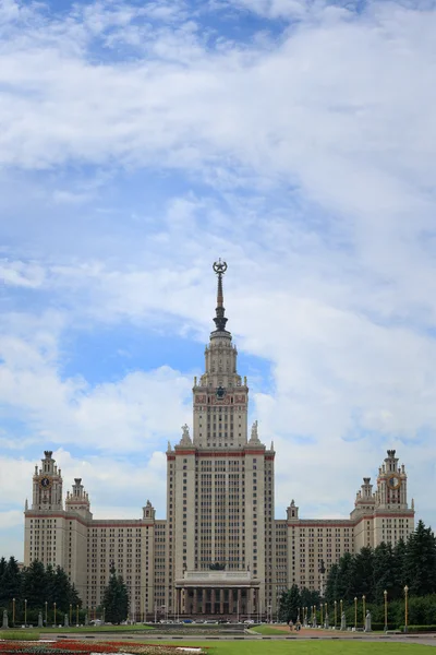 Edificio principal de la Universidad Estatal de Moscú . — Foto de Stock