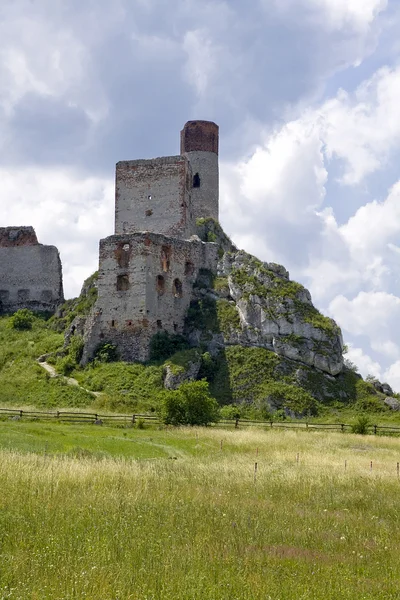Antiguas ruinas de castillo en Polonia en Europa — Foto de Stock