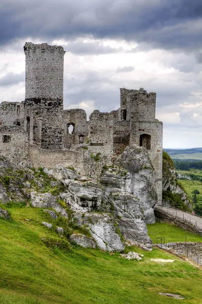 Vieux château en ruines en Pologne en Europe — Photo