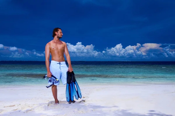 Maldivler 'deki Yakışıklı Adam — Stok fotoğraf