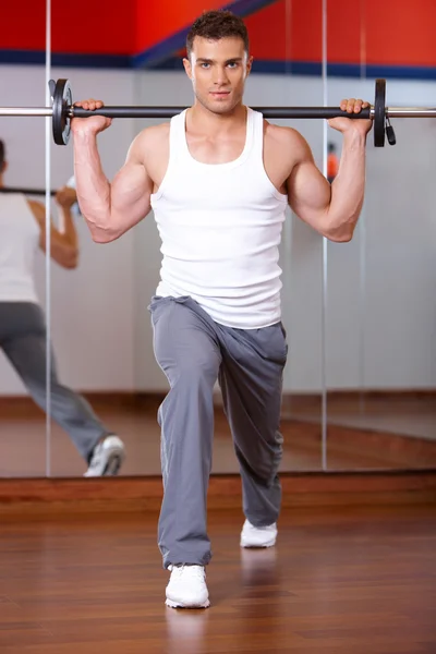 Muž v tělocvičně — Stock fotografie