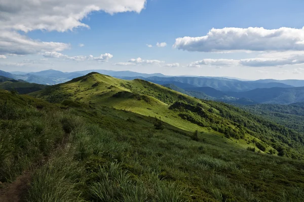Bieszczady montanhas panorâmicas — Fotografia de Stock