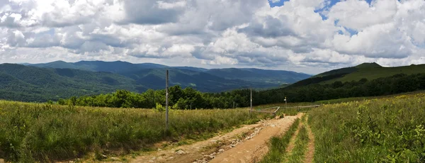 Bieszczady bergen panoramautsikt — Stockfoto