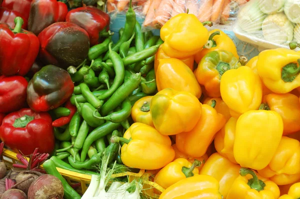 Κοντινό πλάνο λαχανικά σε περίπτερο αγορά — Φωτογραφία Αρχείου