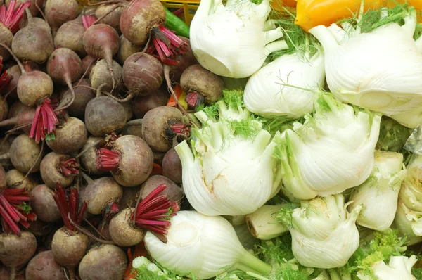 Κοντινό πλάνο λαχανικά σε περίπτερο αγορά — Φωτογραφία Αρχείου