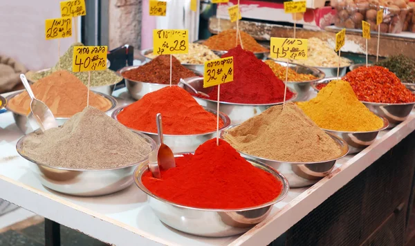 Färgstarka kryddor — Stockfoto