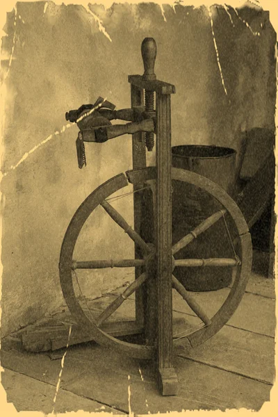 Old spinning wheel — Stock Photo, Image