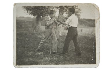 iki erkek dövüş, eski bir fotoğraf