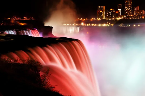 尼亚加拉瀑布在夜间 — 图库照片