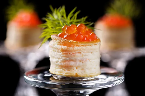 Tartaletas con caviar rojo —  Fotos de Stock