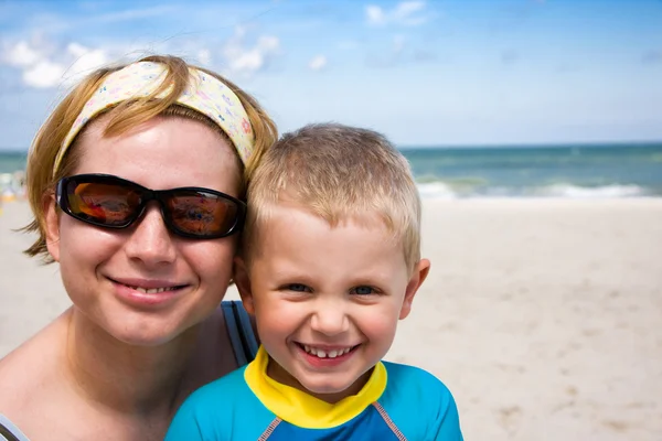 Mother and son smiling — Stock Photo, Image