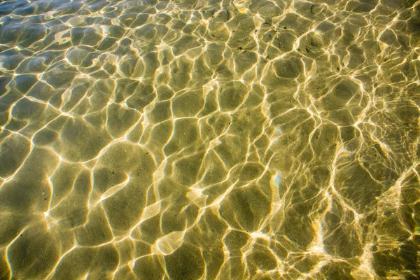 Clear water reflecting in sea — Stock Photo, Image
