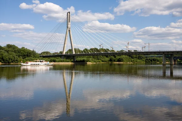 Ponte no rio Vístula em Varsóvia — Fotografia de Stock