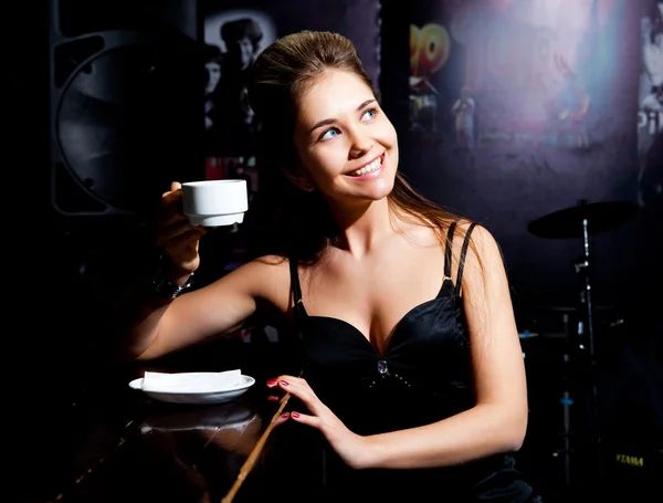 Chica beber café — Foto de Stock