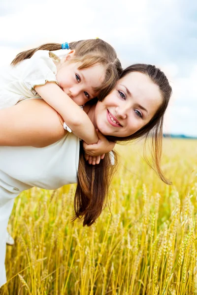 Mutlu anne ve kız — Stok fotoğraf