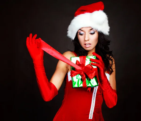Noel Baba gibi giyinmiş kız — Stok fotoğraf