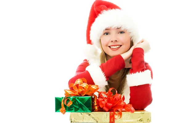 Щаслива дівчина з різдвяними подарунками — стокове фото