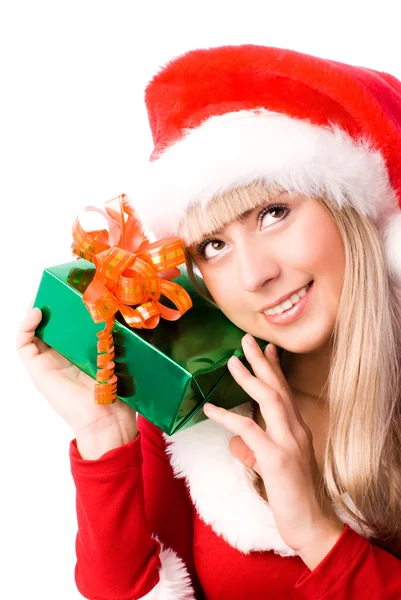 Mooi meisje met een kerstcadeau — Stockfoto