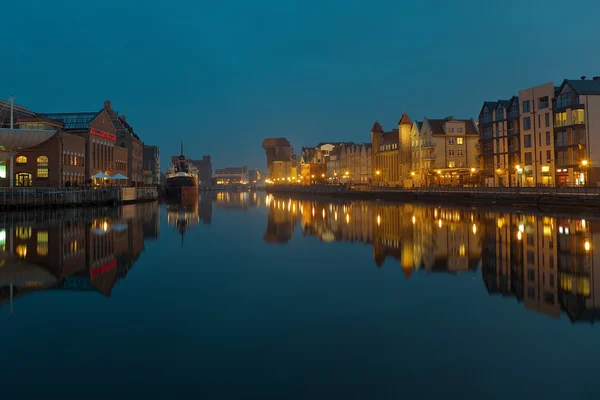 Gdańsk z riverside w nocy — Zdjęcie stockowe
