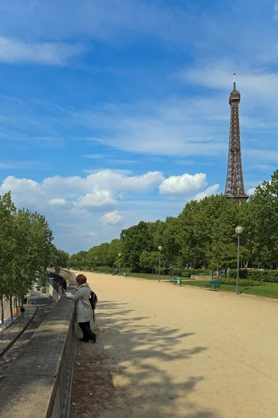 पॅरिस मध्ये पर्यटक — स्टॉक फोटो, इमेज