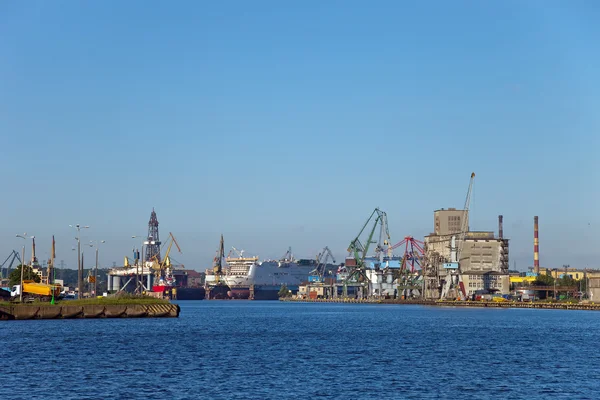 Haven en scheepswerf — Stockfoto