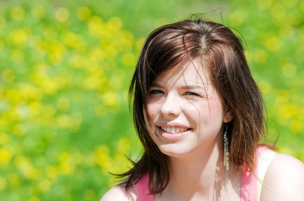 Young happy girl portrait in spring — Stock Photo, Image