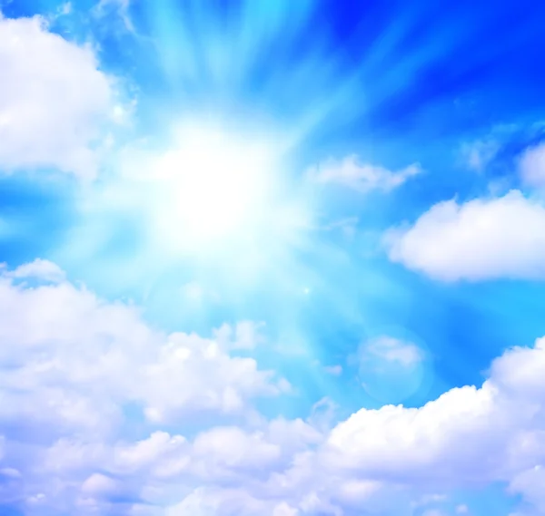 Cielo azul soleado — Foto de Stock