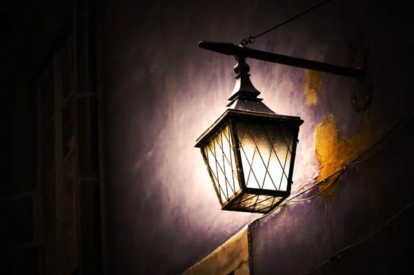 Ulica Lampa świeci — Zdjęcie stockowe