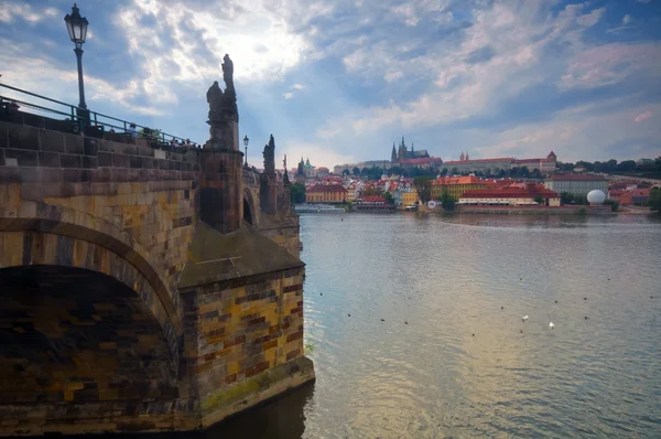 Prag, Karlsbrücke. — Stockfoto