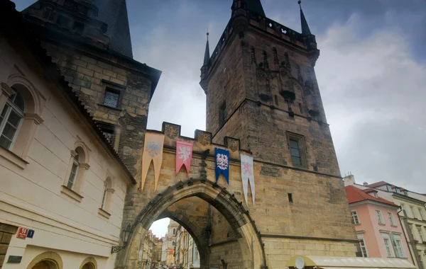 Prag. Karlsbron, mala strana gate — Stockfoto