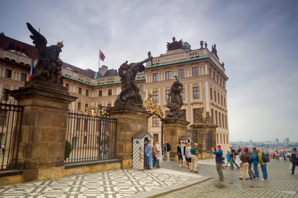 プラハの城の入り口 — ストック写真