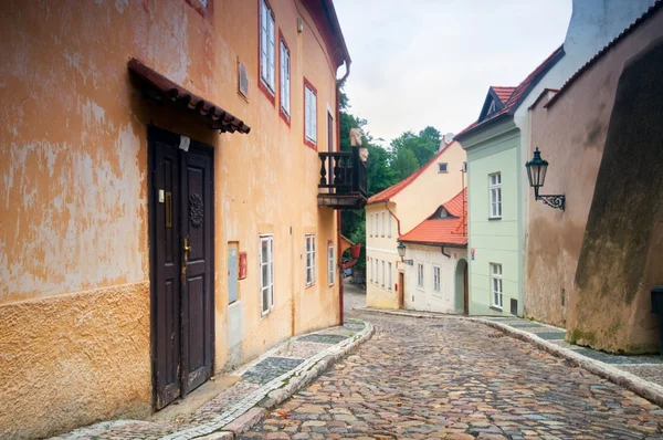 Prag. gamla arkitektur, charmiga gator — Stockfoto