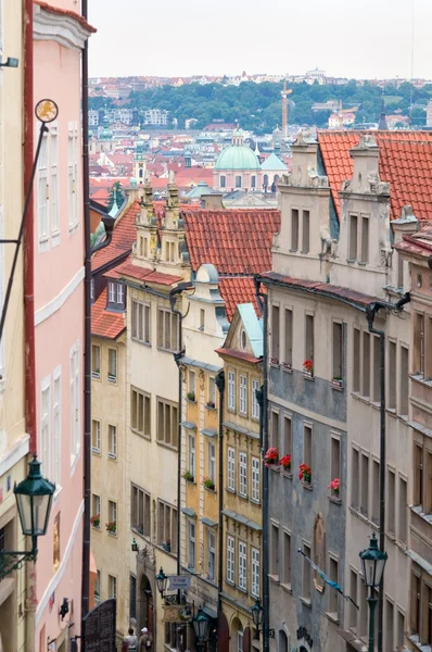 Praga. Arquitetura antiga, edifícios encantadores — Fotografia de Stock