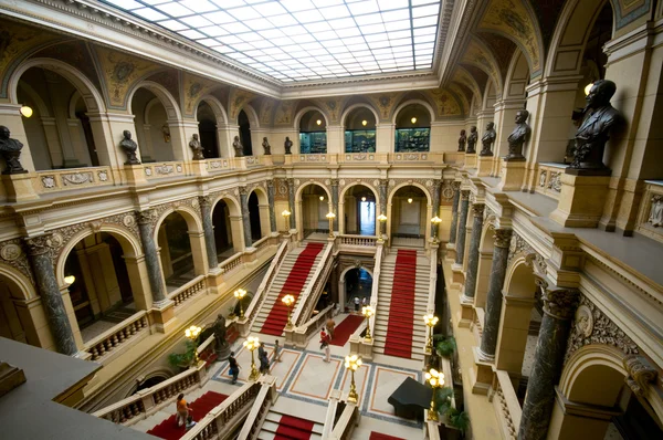 Insidan av Nationalmuseet i Prag — Stockfoto