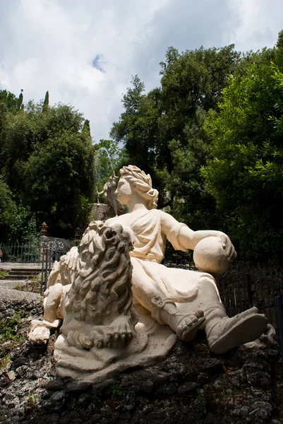 Statuie femeie — Fotografie, imagine de stoc