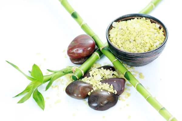 Зелена ванна сіль з бамбуком — стокове фото