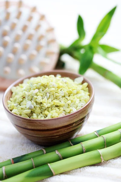 Green bamboo bath salt — Stock Photo, Image